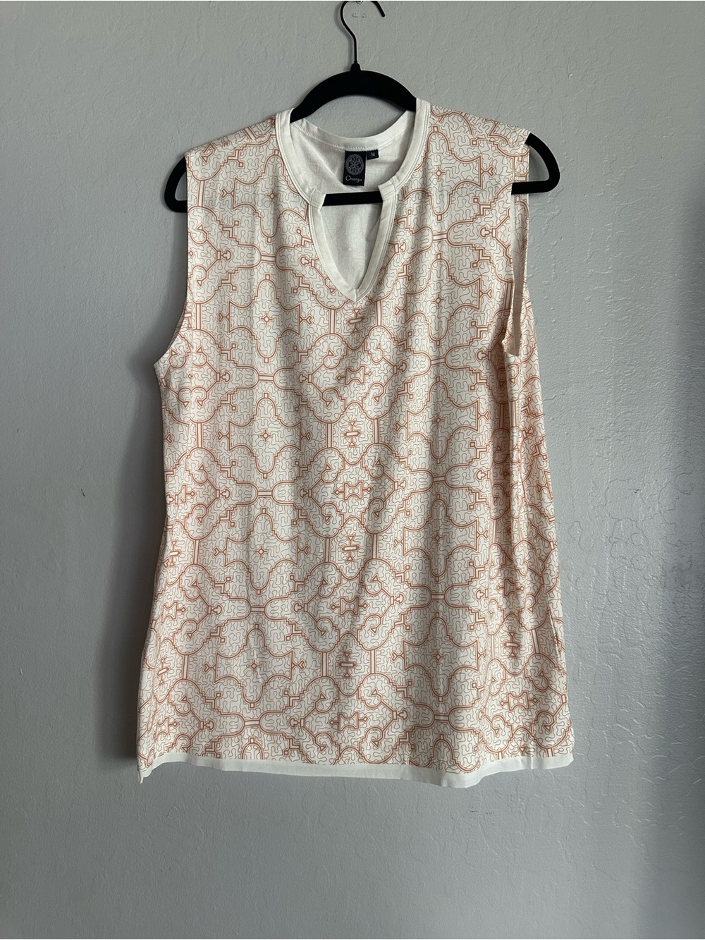 Sleeveless Printed Keyhole Top in White and Rust